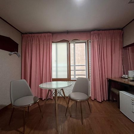 Oreum Motel Чечжу Екстер'єр фото