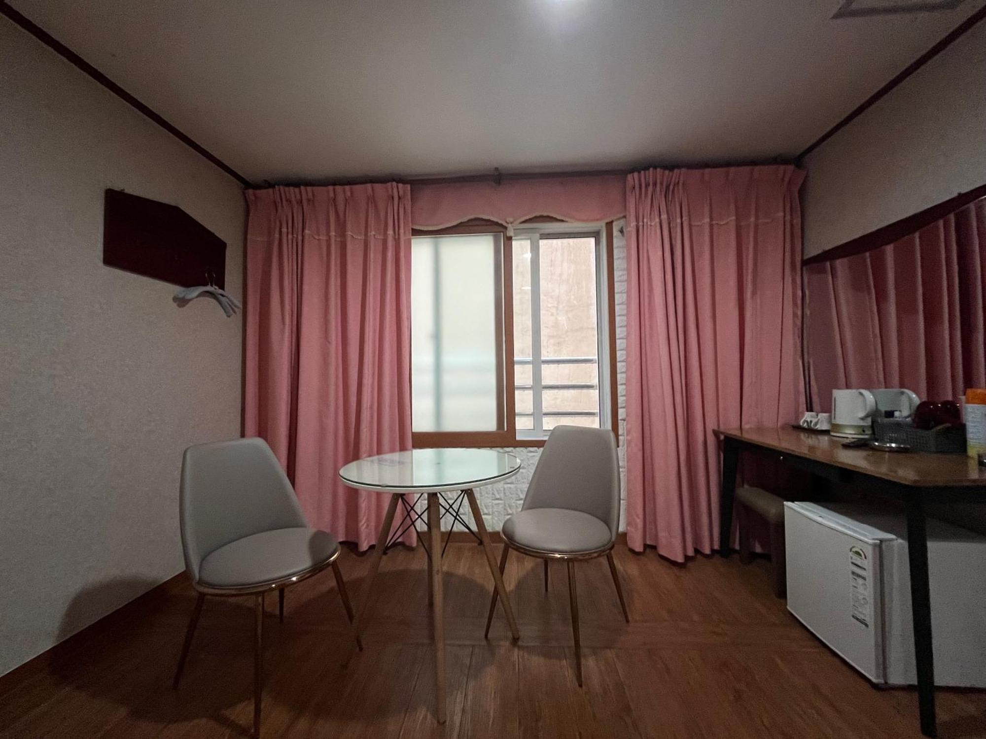 Oreum Motel Чечжу Екстер'єр фото