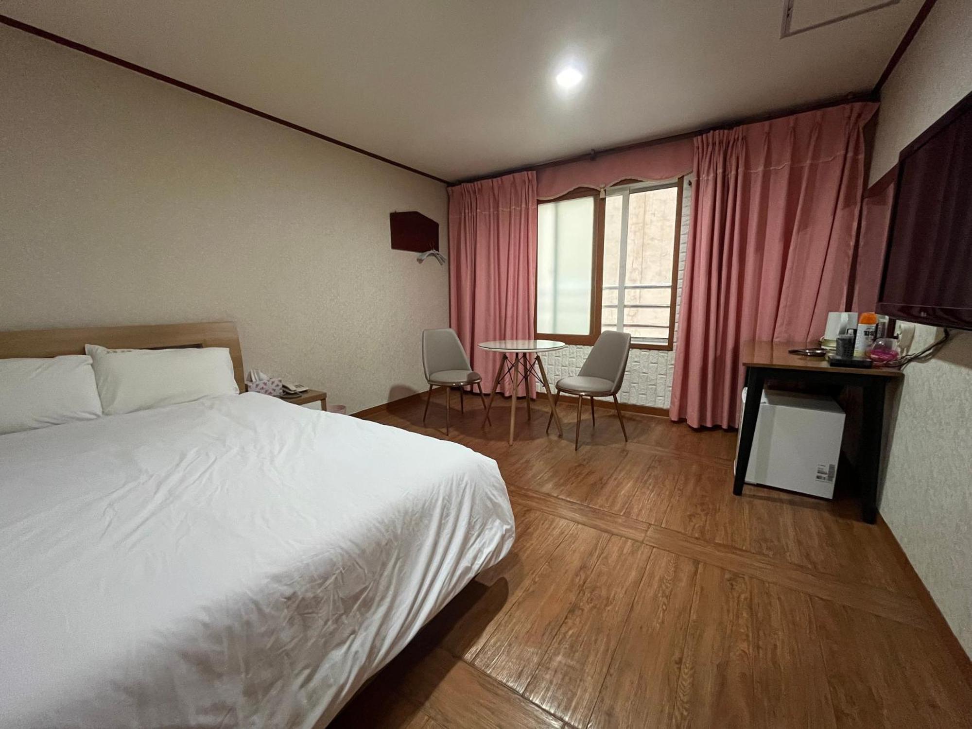 Oreum Motel Чечжу Екстер'єр фото