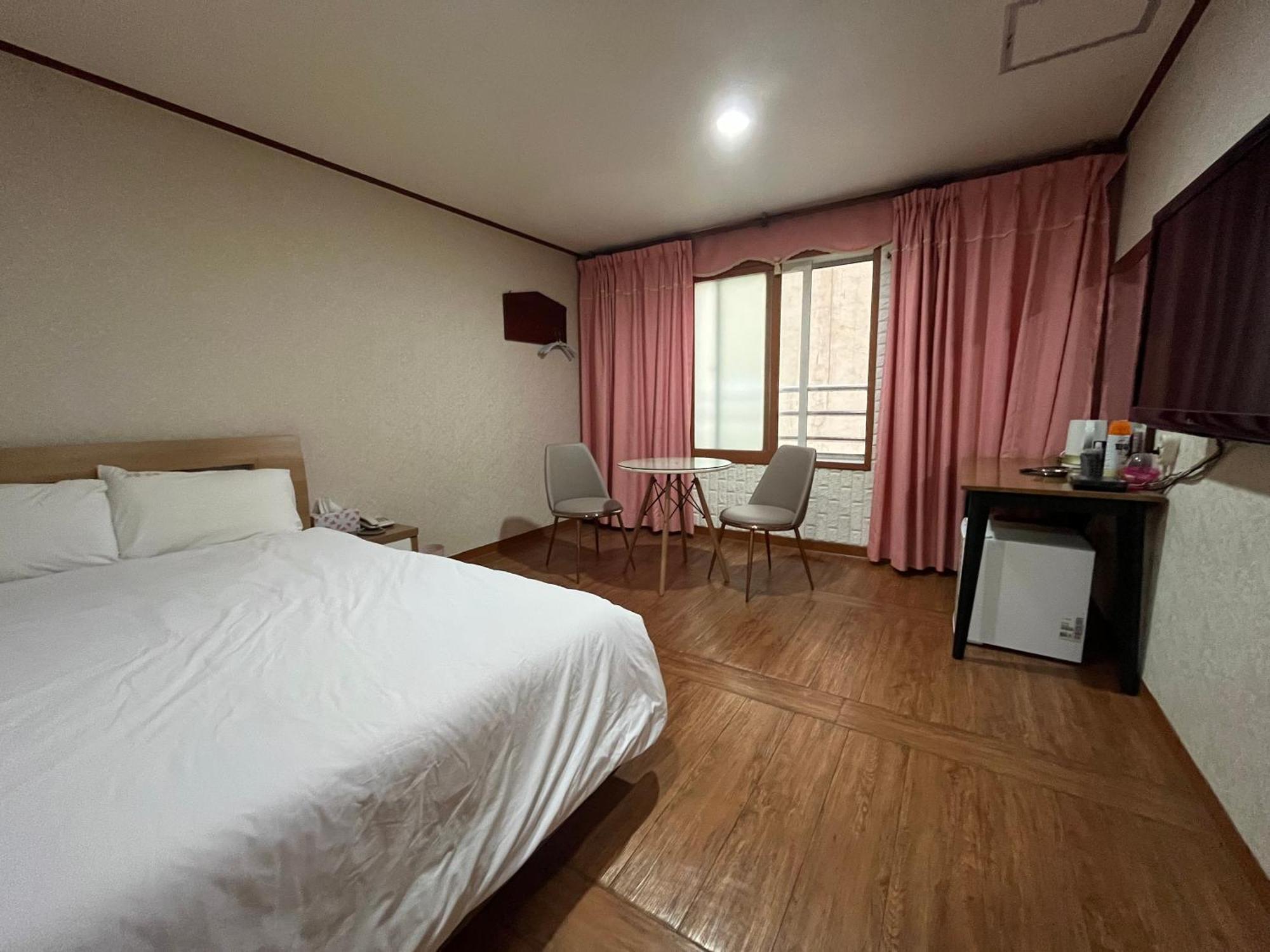 Oreum Motel Чечжу Екстер'єр фото