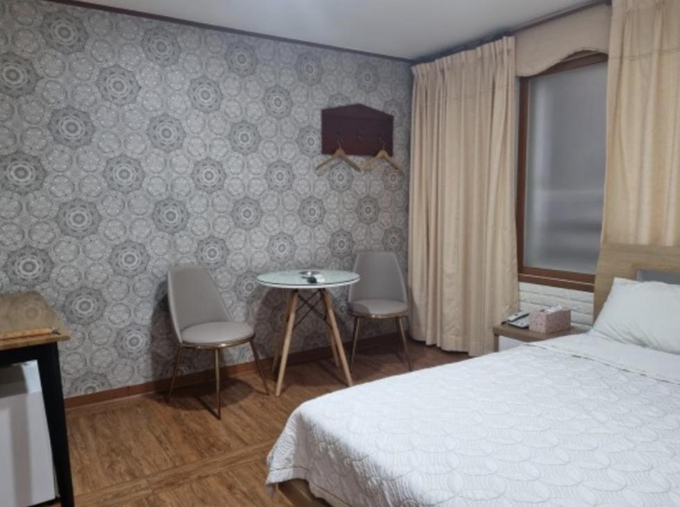 Oreum Motel Чечжу Екстер'єр фото